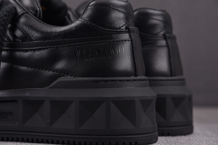 v*lentino garavani one stud sneakers m237035