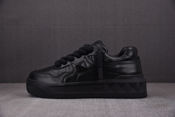 v*lentino garavani one stud sneakers m237035