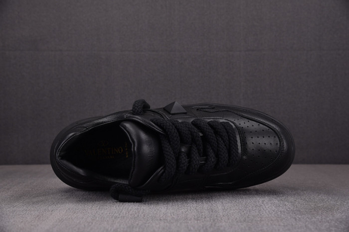 v*lentino garavani one stud sneakers m237035