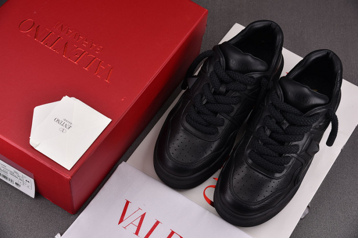 v*lentino garavani one stud sneakers m237035