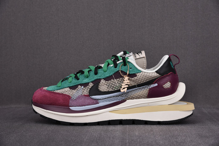 nike vaporwaffle sacai villain red neptune green dd3035-200