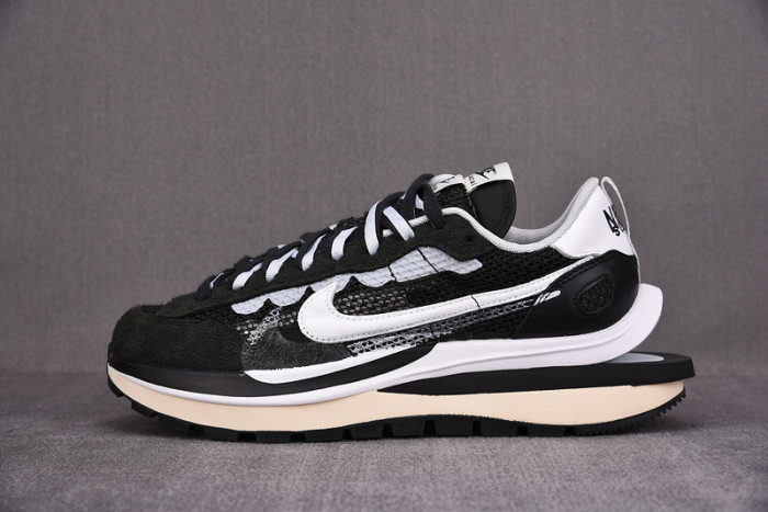 nike vaporwaffle sacai black white cv1363-001
