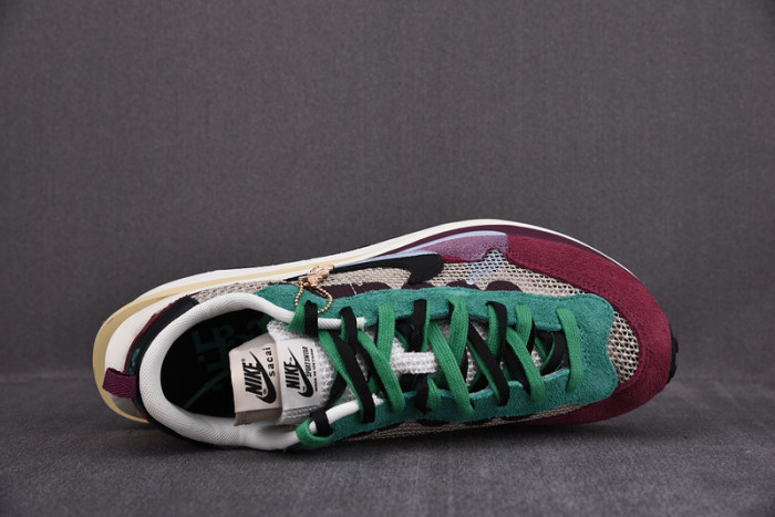 nike vaporwaffle sacai villain red neptune green dd3035-200