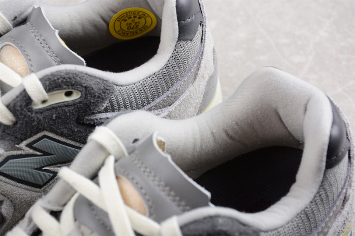 new balance 2002r protection pack rain cloud m2002rda