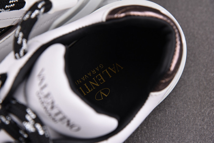 v*lentino garavani one stud sneakers m237037