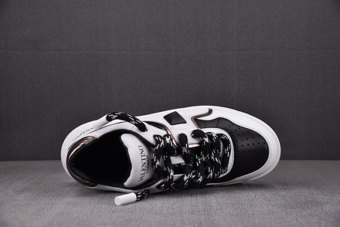 v*lentino garavani one stud sneakers m237037