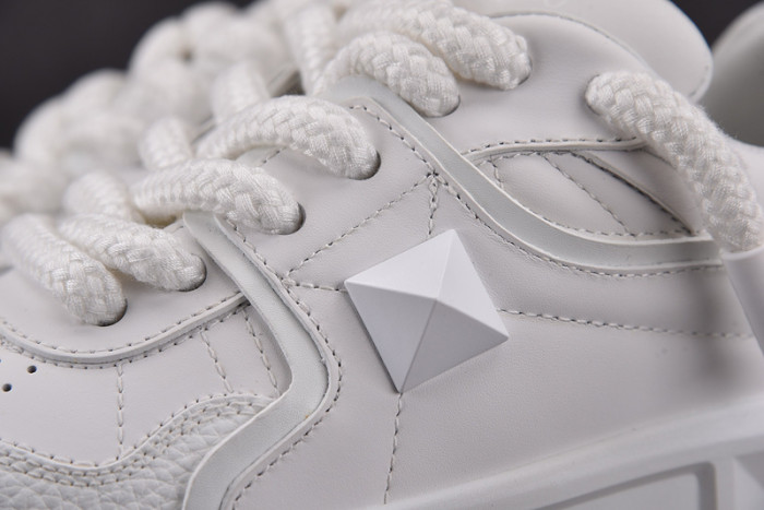 v*lentino garavani one stud sneakers m237036