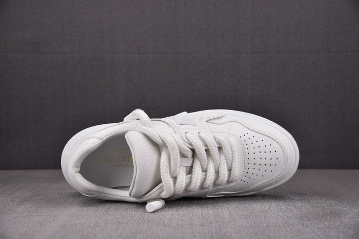 v*lentino garavani one stud sneakers m237036